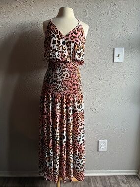 BuddyLove Izzy
DREAMSICLE Leopard Print
Maxi Dress Pink Smocked
Boho Size M.